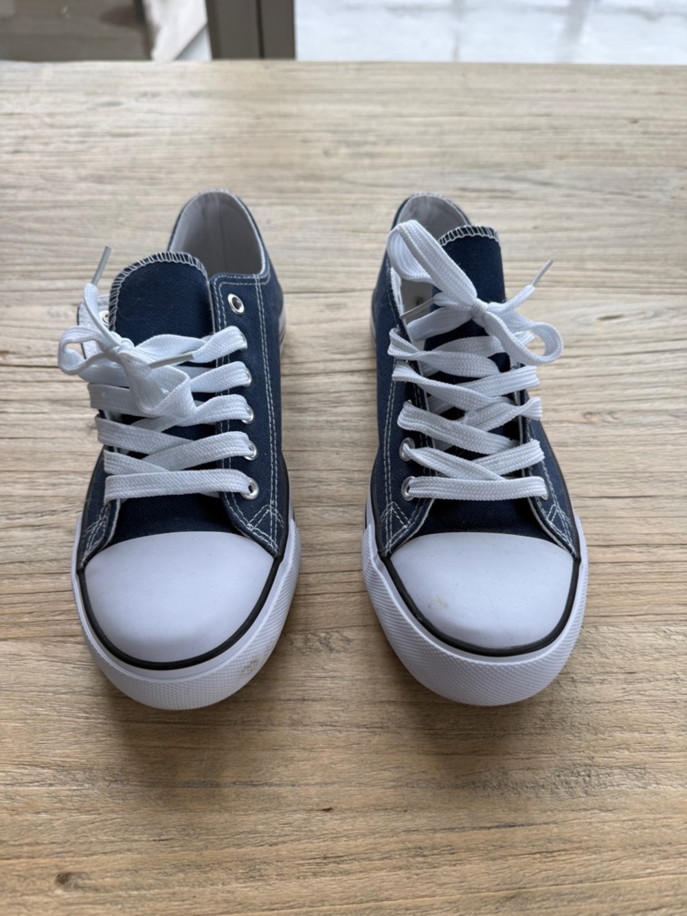 EpicStep Navy Canvas Low-Top Sneakers. size 10. New w/ sticker on sole.